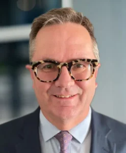Kevan Mabbutt Obituary, Death Remembering Global Branding Visionary, Disney MagicBand Architect, and Advocate Health EVP Dies at 57